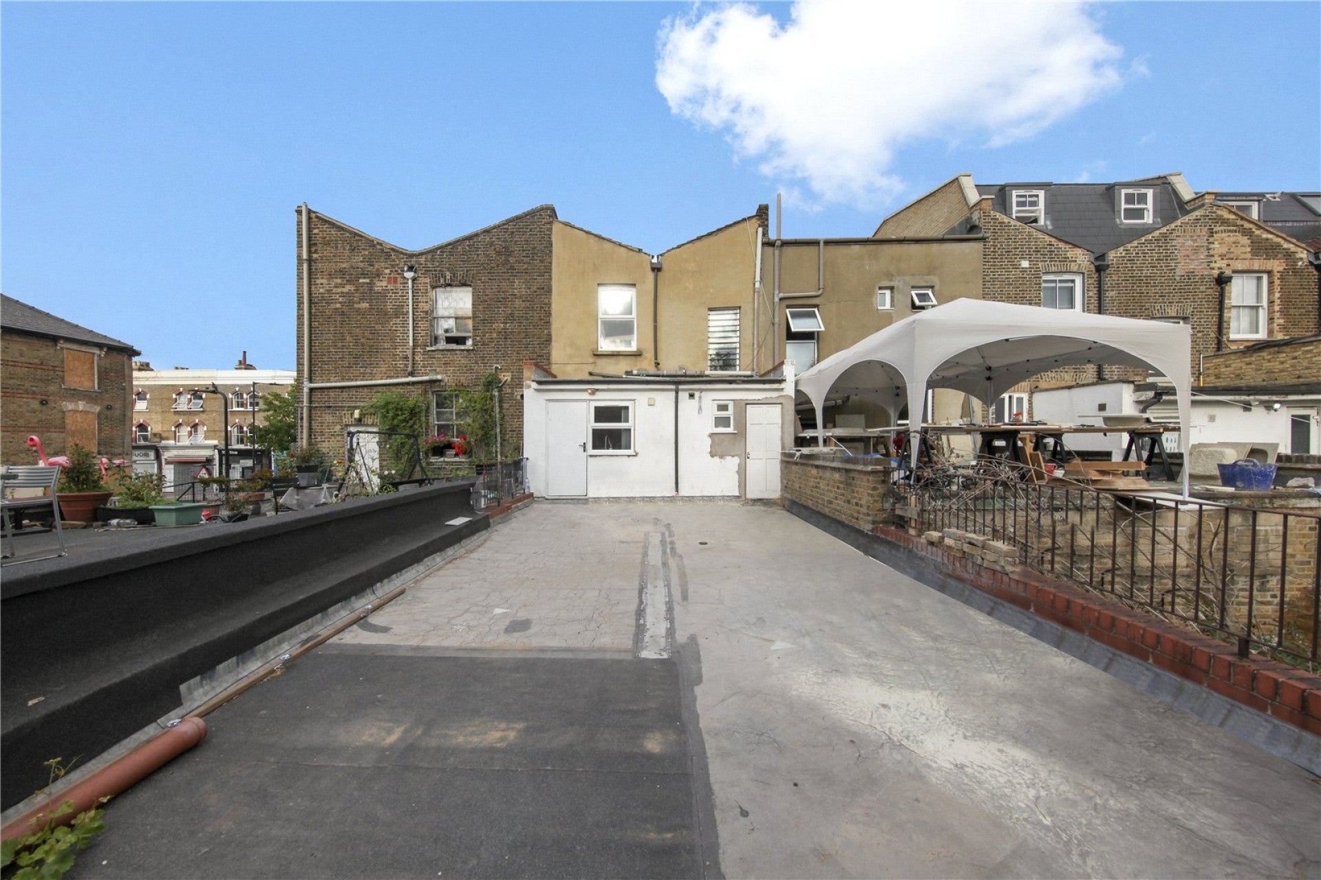 Flat Chatsworth Road in Greater London