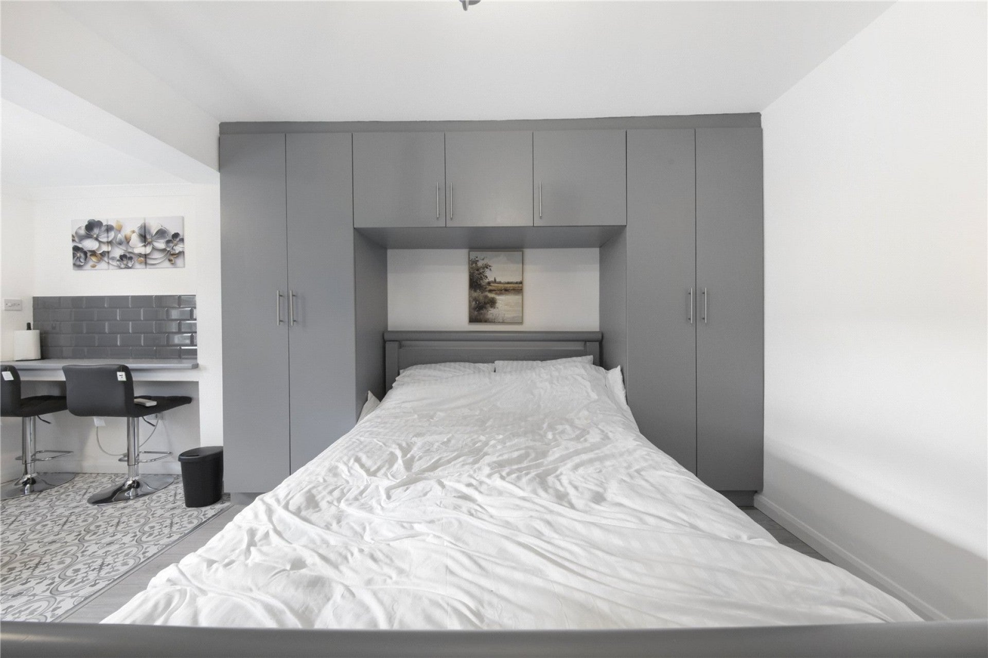 Flat Chatsworth Road in Greater London