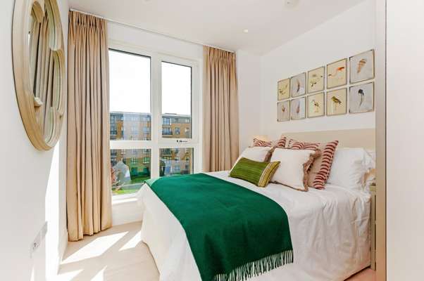 Flat Broom Road in Greater London