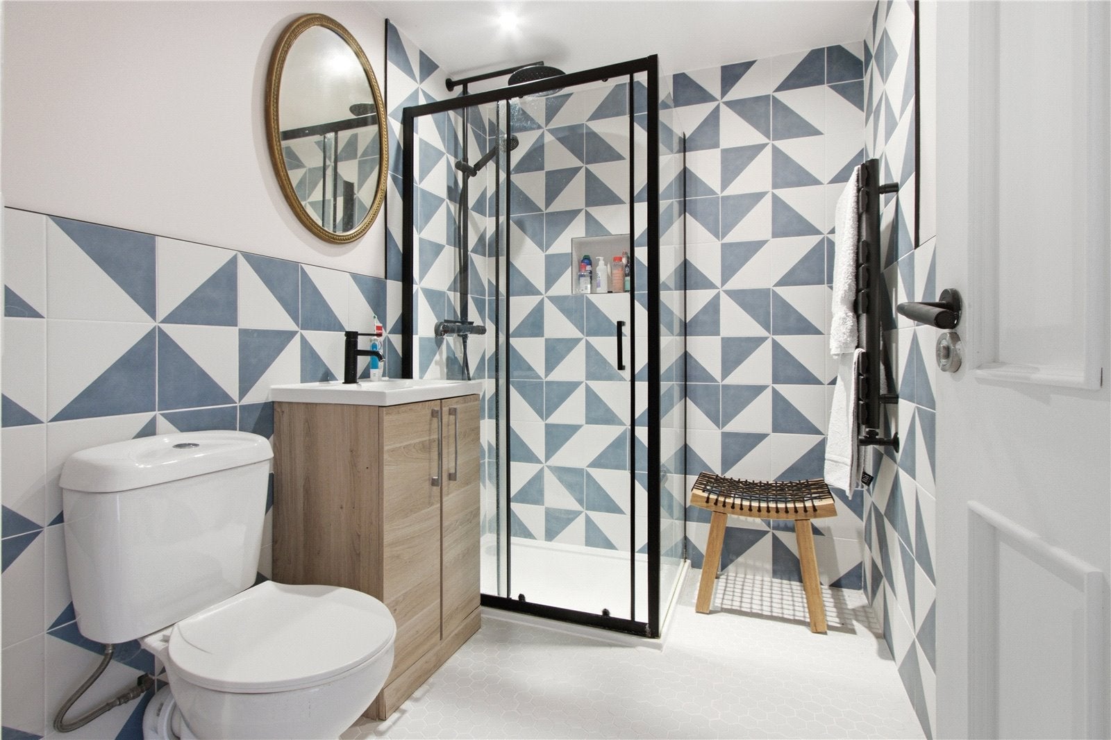 Flat Hatley Road in Greater London