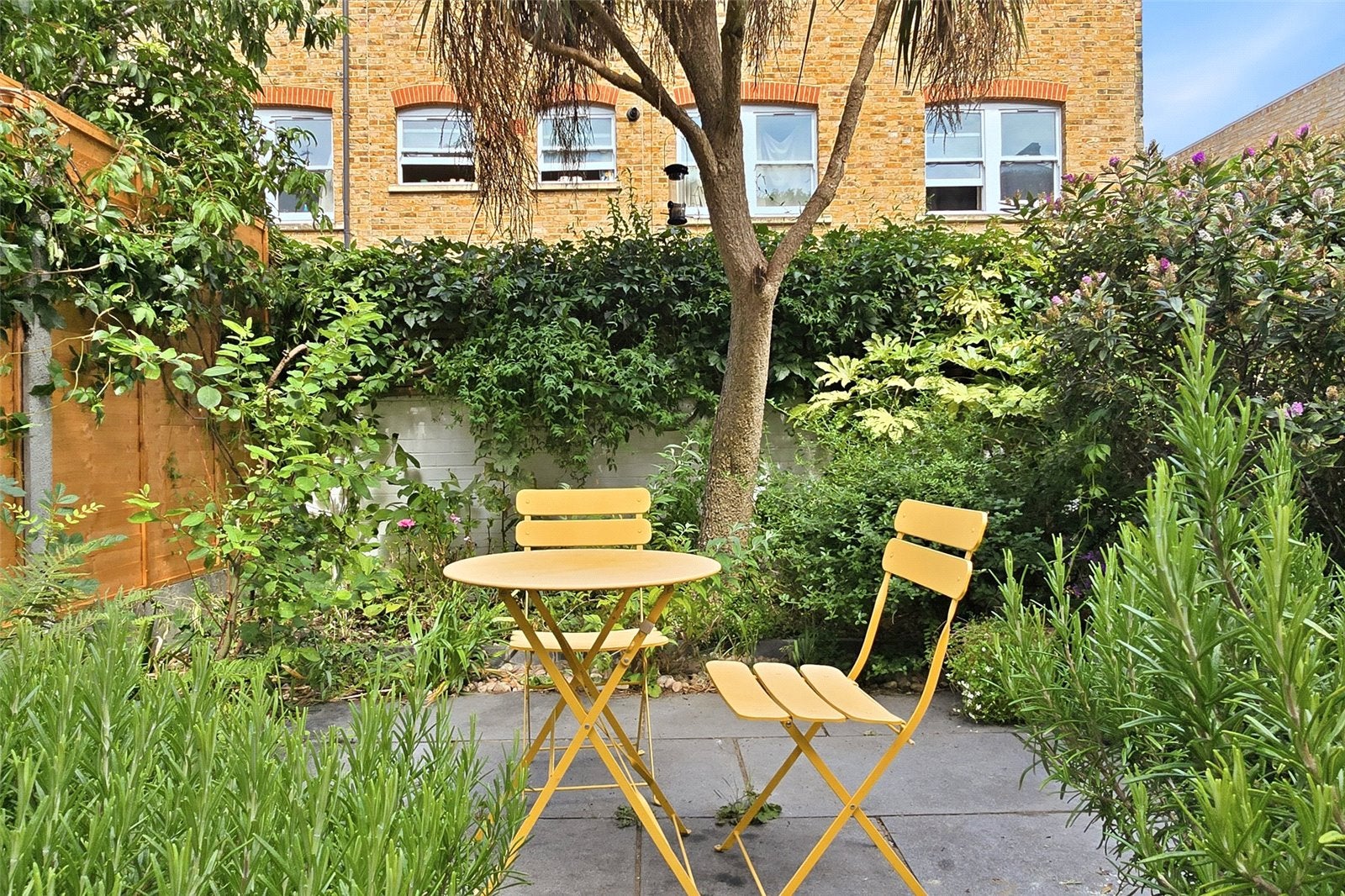 Flat Hatley Road in Greater London