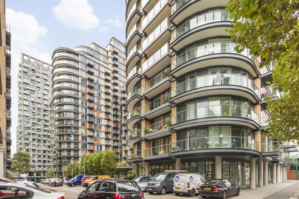 Flat Millharbour in Greater London