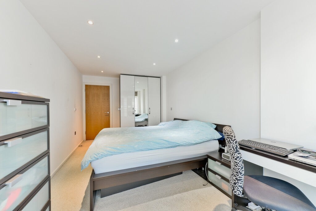 Flat Millharbour in Greater London