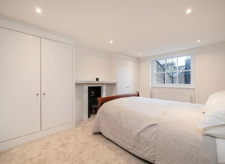 Flat Conway Street in Greater London