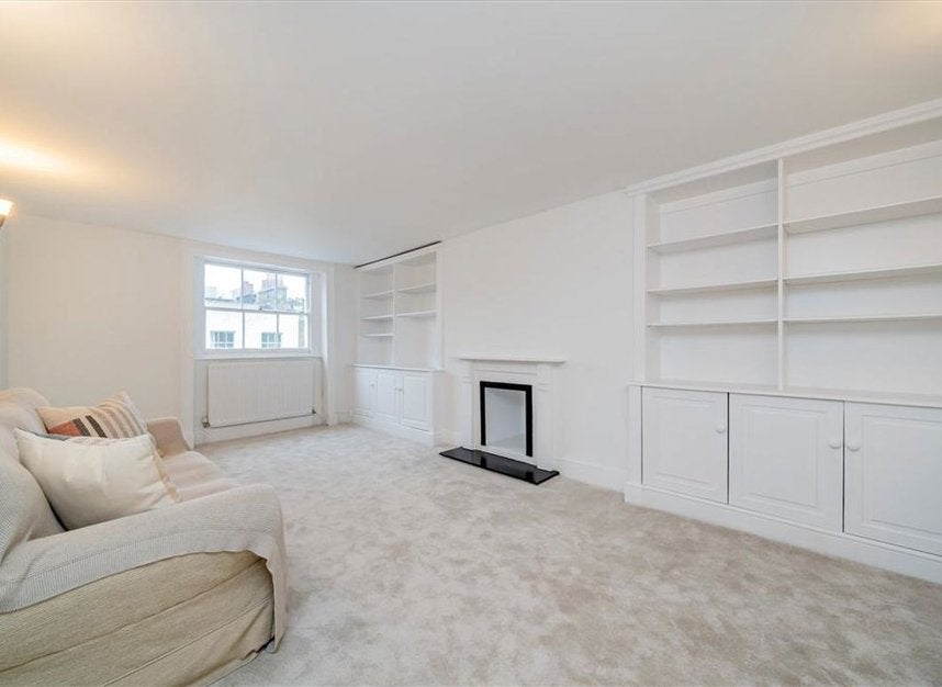 Flat Conway Street in Greater London