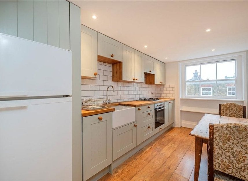 Flat Conway Street in Greater London