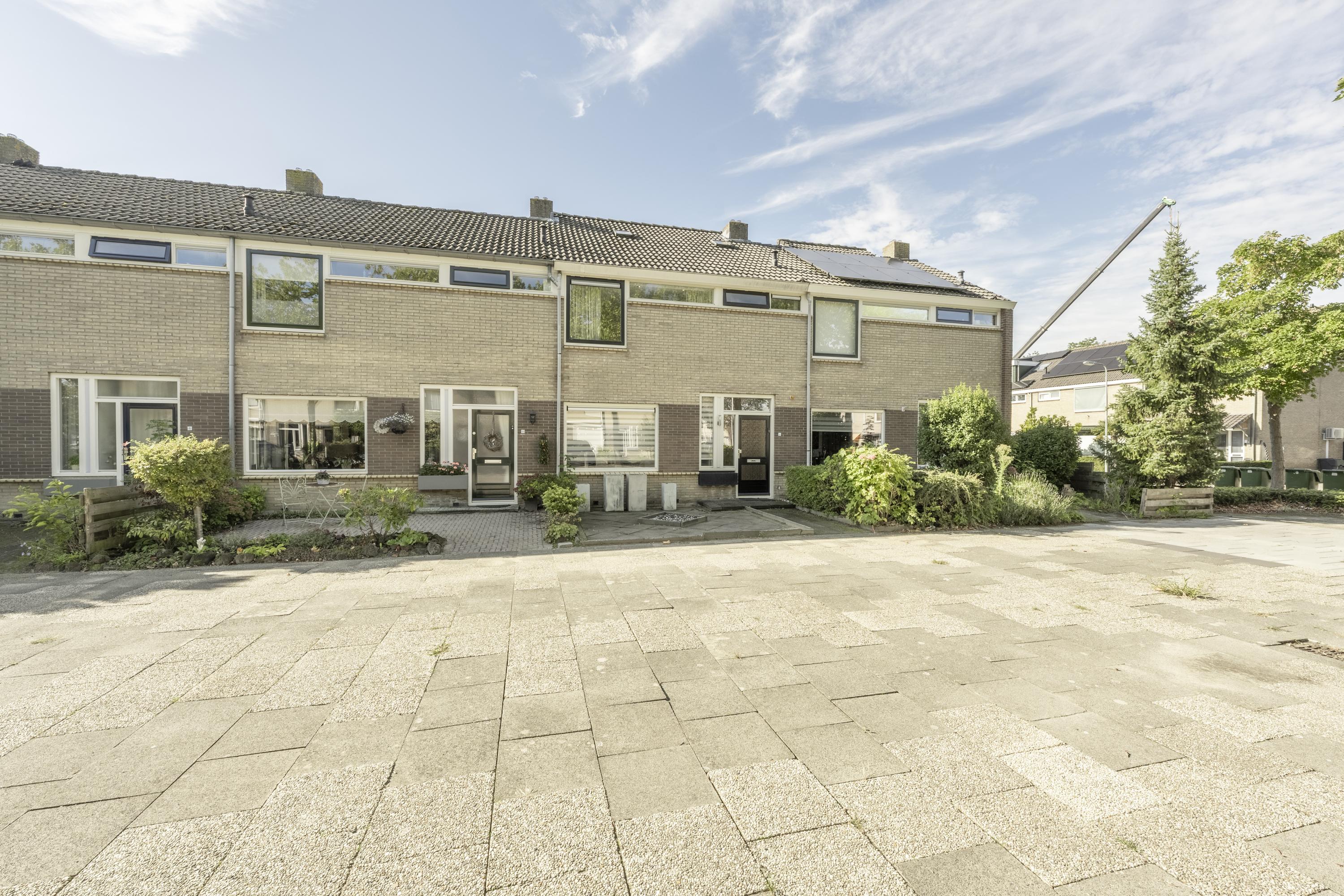 Huis Vincent van Goghplein 4 in Oud-Beijerland