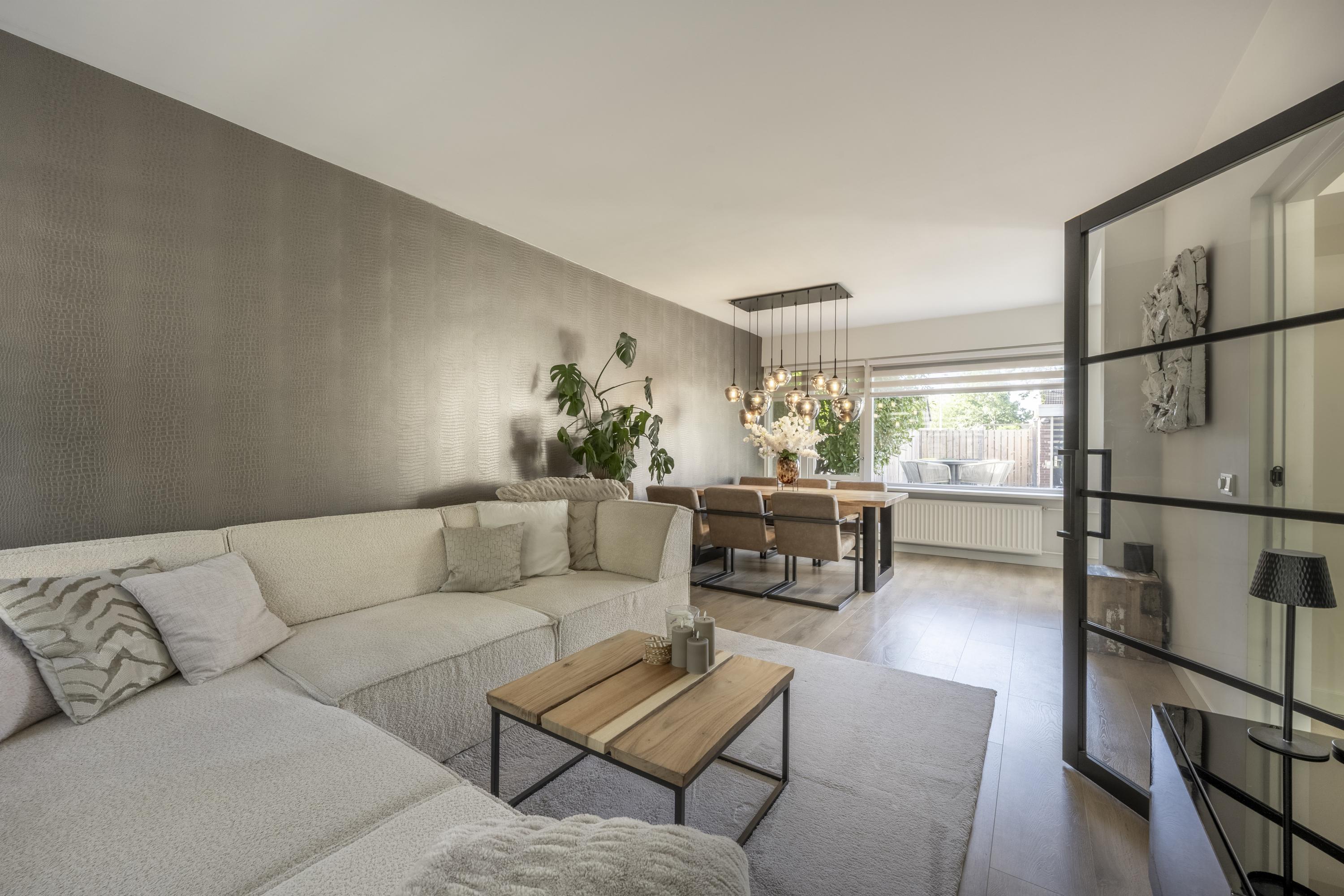 Tussenwoning te koop: Vincent van Goghplein 4, Oud-Beijerland