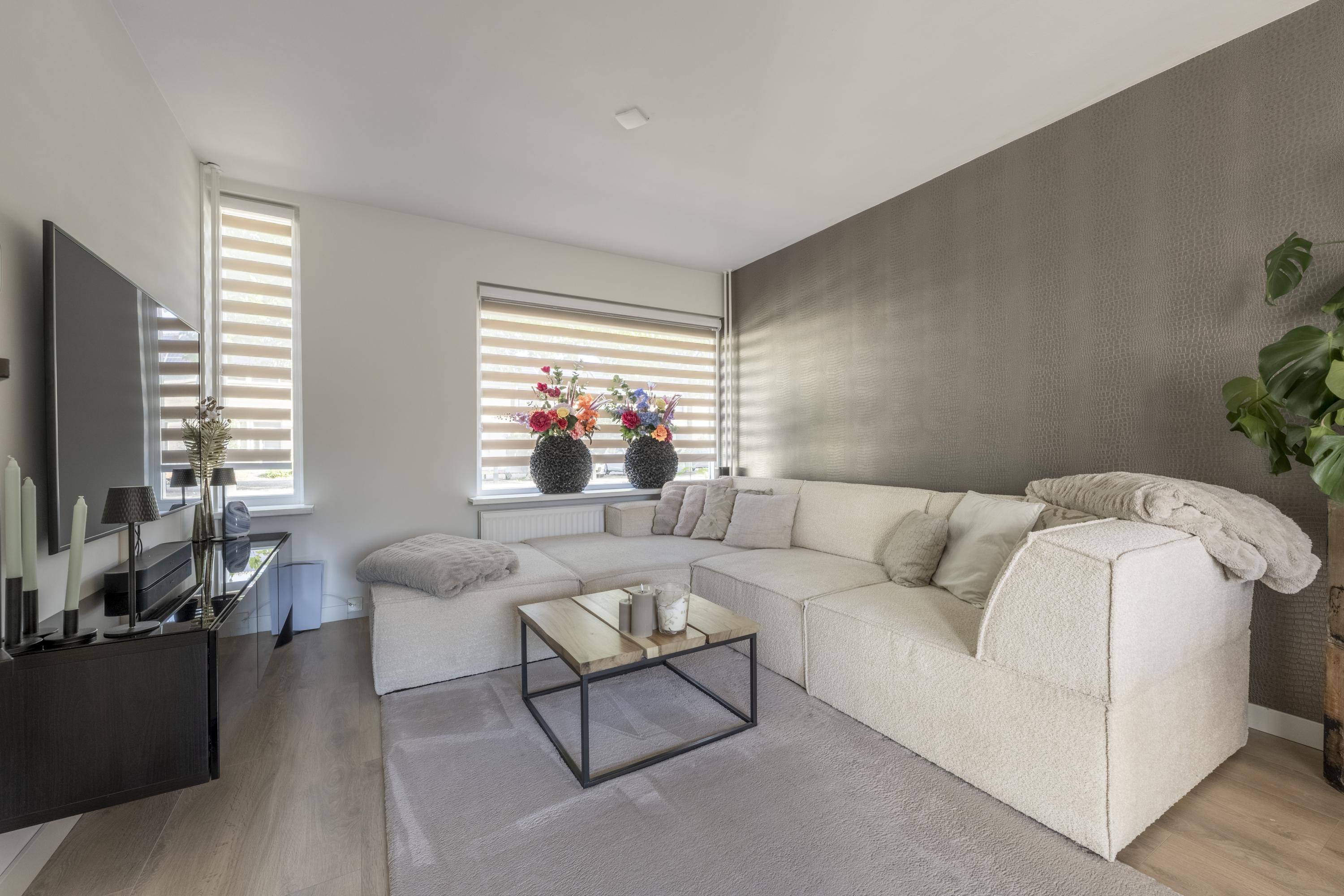 Tussenwoning te koop: Vincent van Goghplein 4, Oud-Beijerland