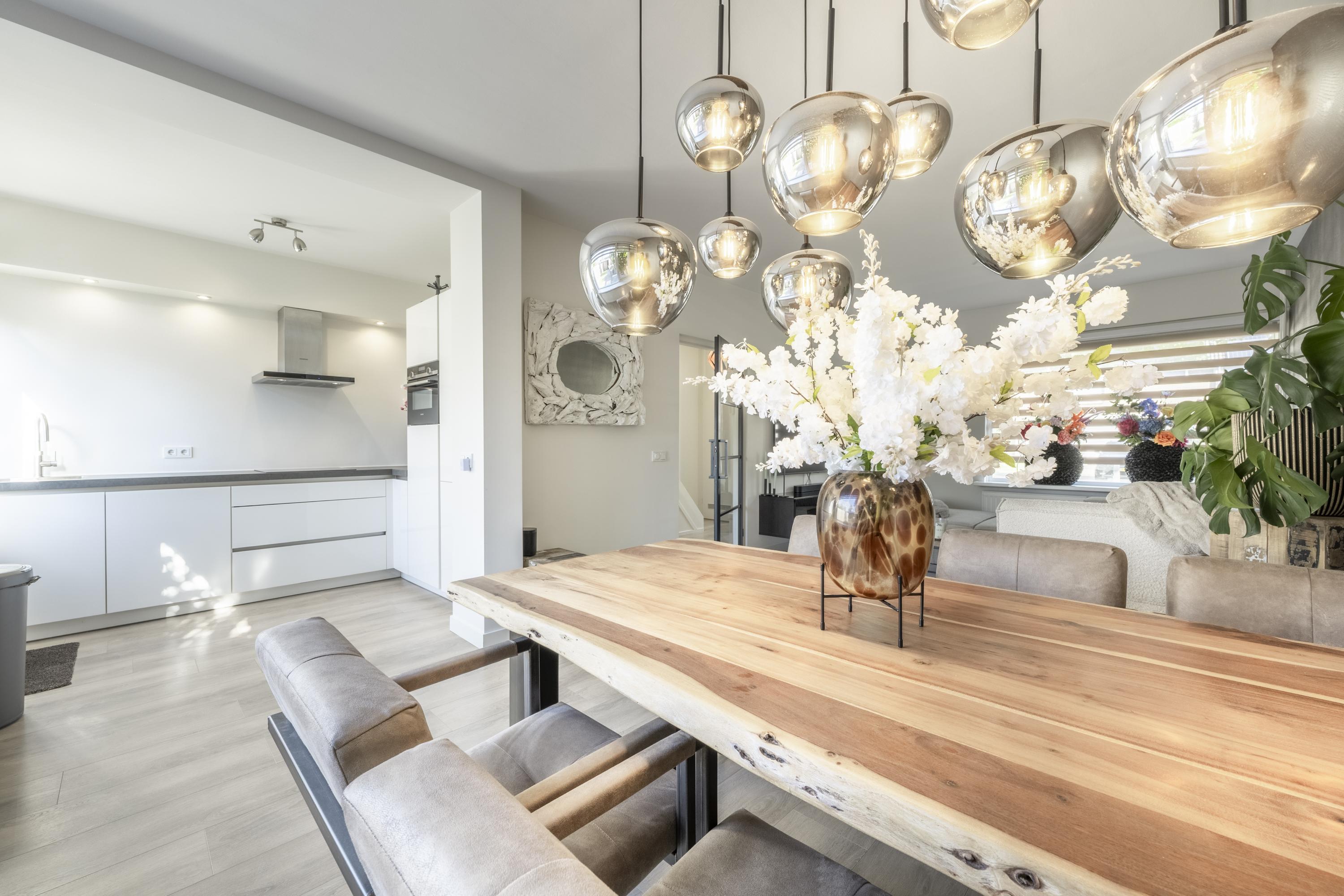 Tussenwoning te koop: Vincent van Goghplein 4, Oud-Beijerland