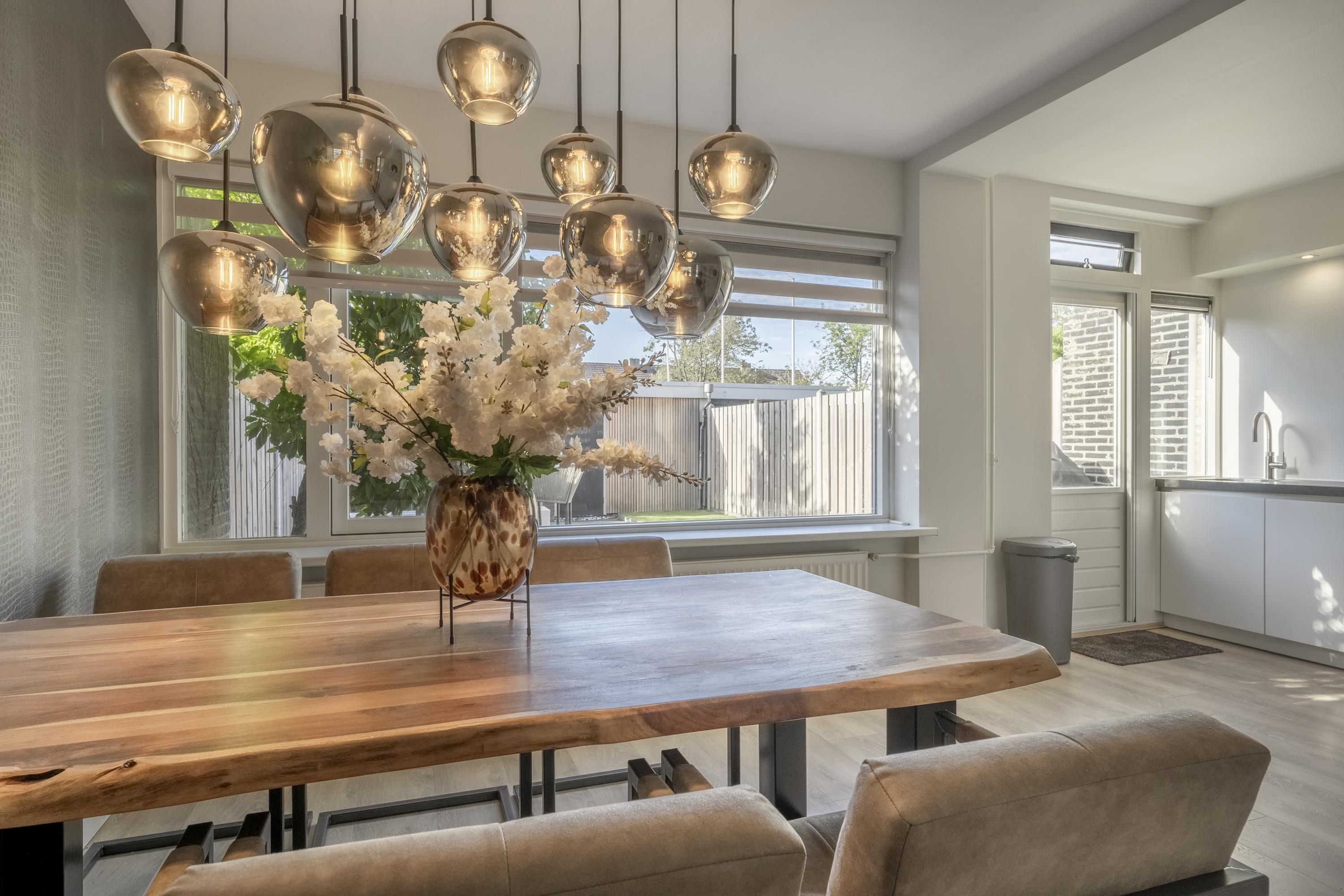 Tussenwoning te koop: Vincent van Goghplein 4, Oud-Beijerland