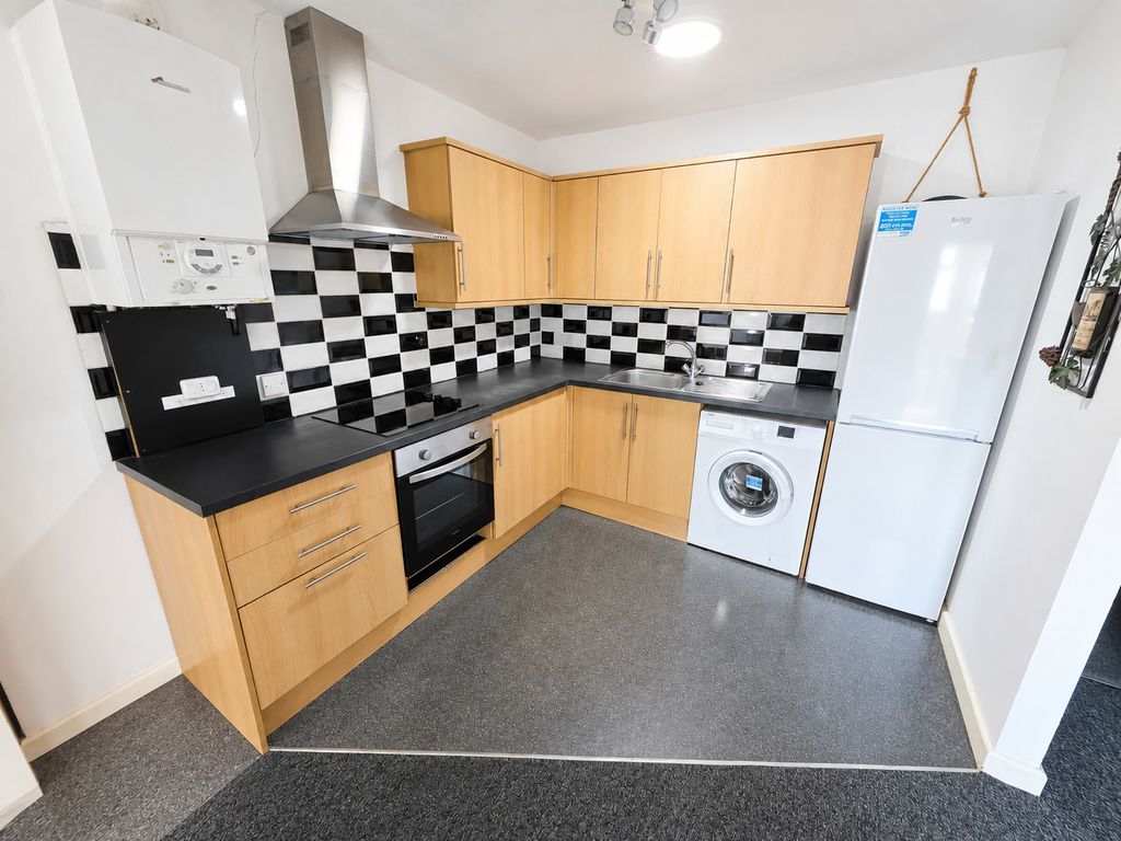 Flat Westbourne Road in Moorend