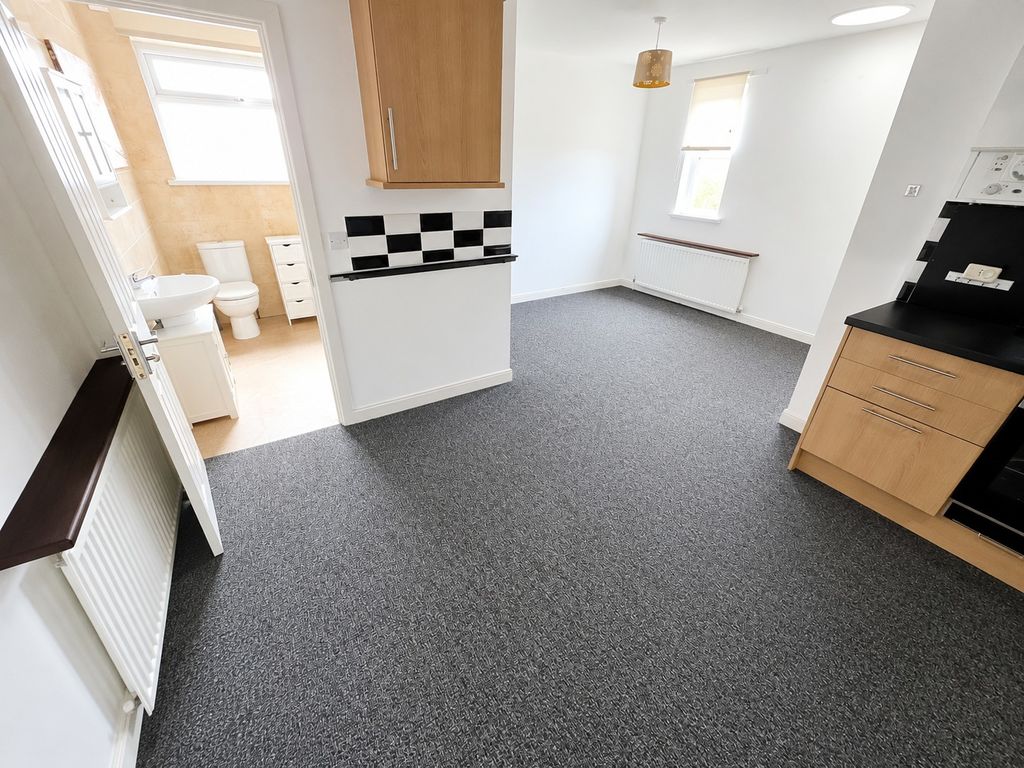 Flat Westbourne Road in Moorend