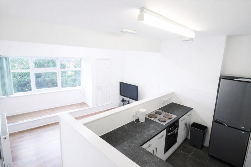 Room Childwall Valley Road in Liverpool