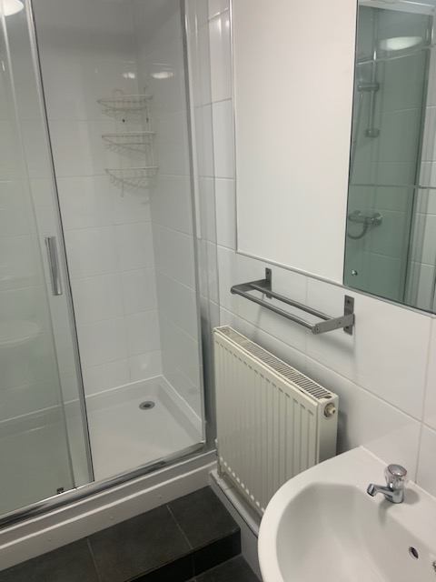 Room Childwall Valley Road in Liverpool