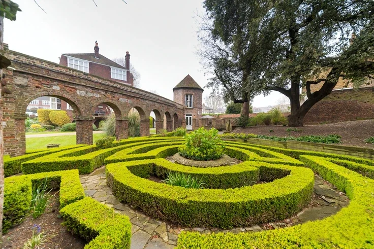 House Retreat Road in Greater London