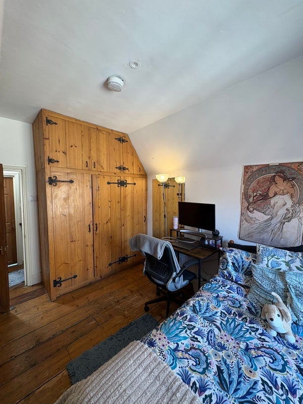Room Commercial Street in Greater London