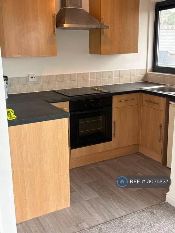 Flat Henrietta Street in Swansea