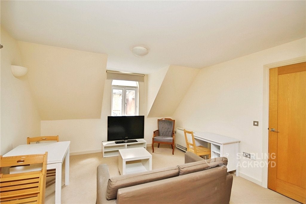 Flat Sydenham Road in Guildford