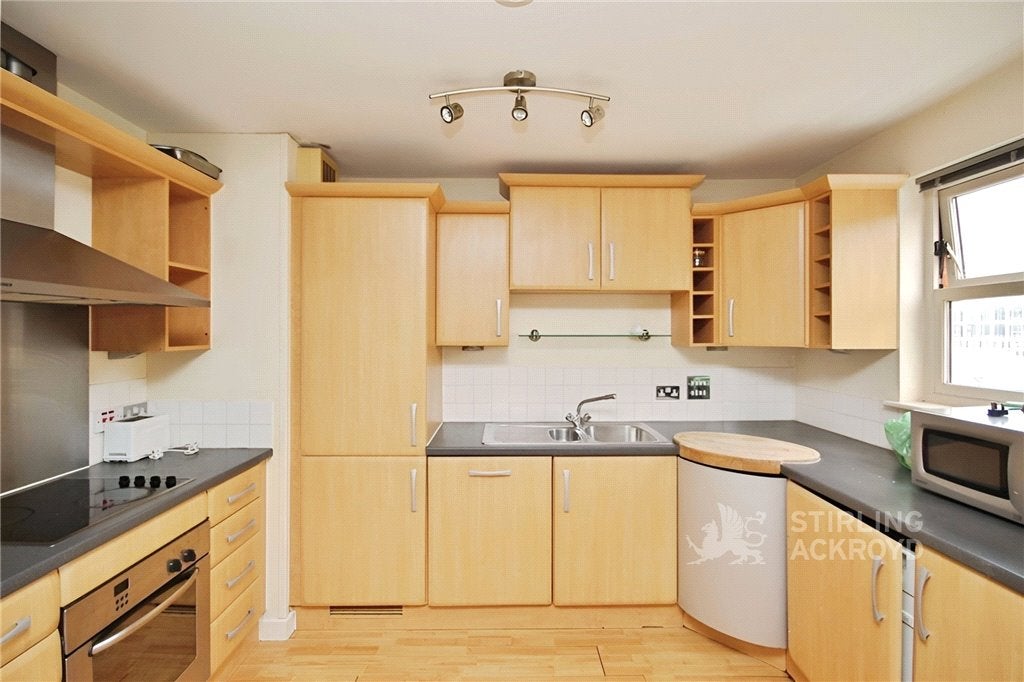 Flat Sydenham Road in Guildford