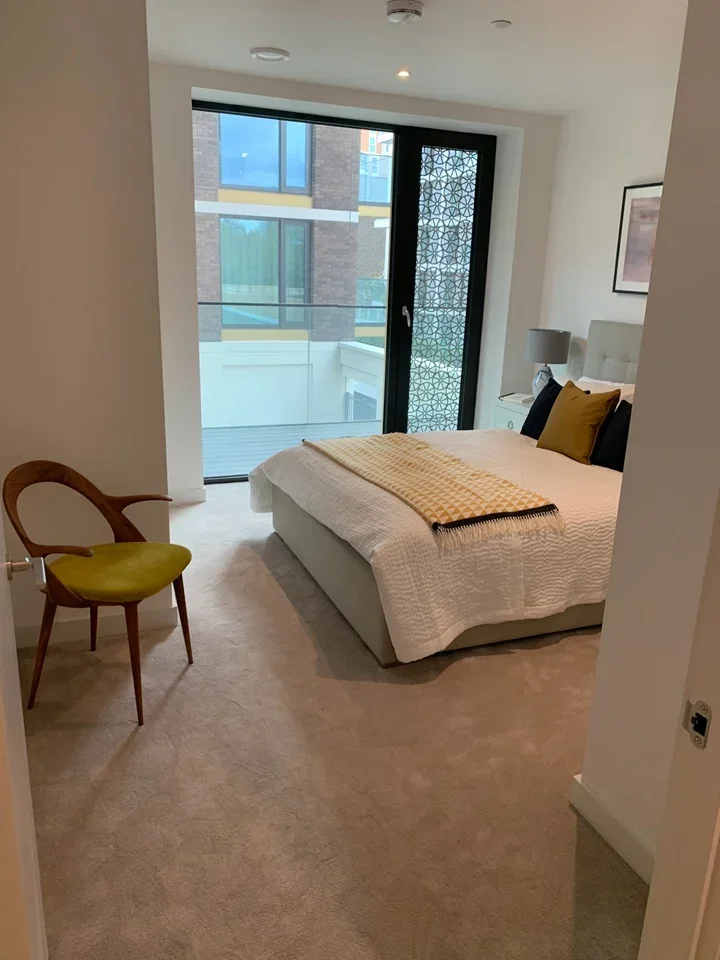 Flat Royal Crest Avenue in Greater London