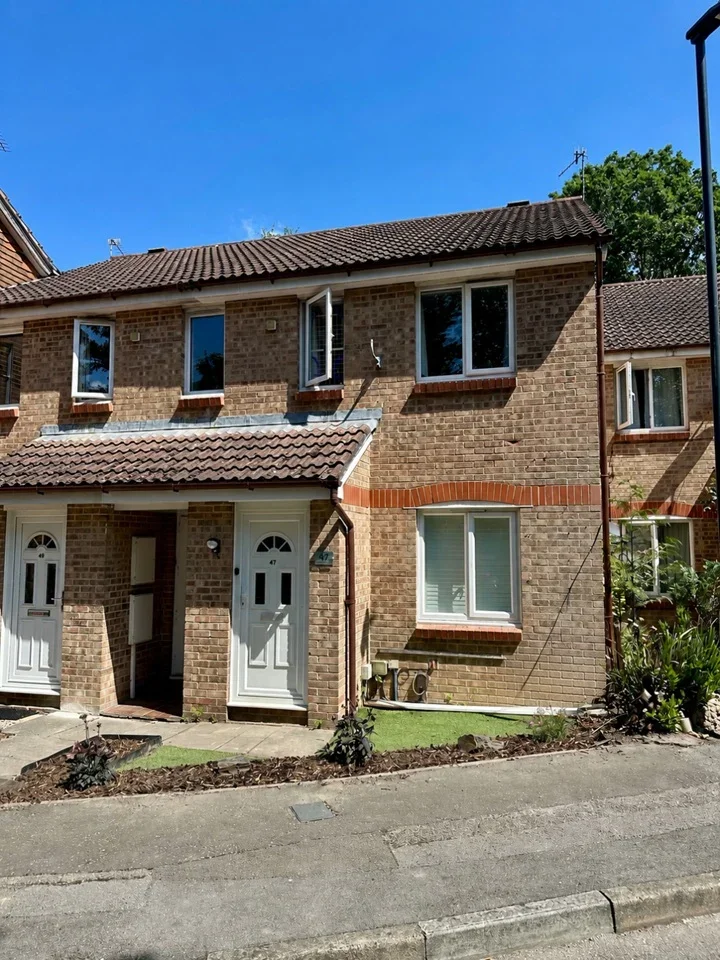 House Glenview Close in Crawley