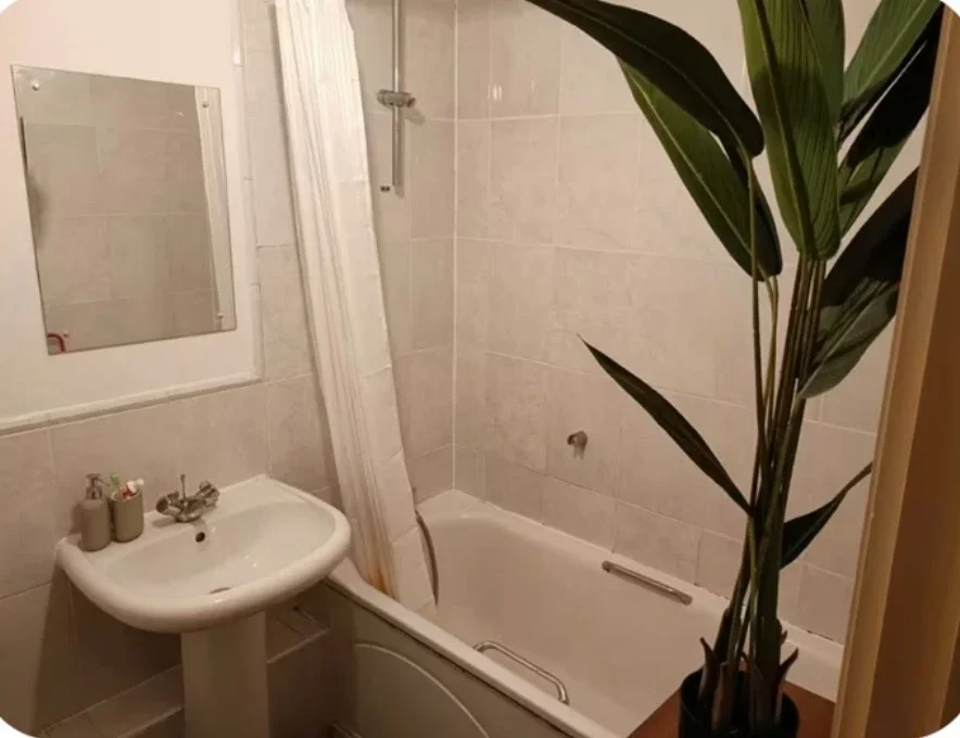 Flat Bridgefoot in Greater London