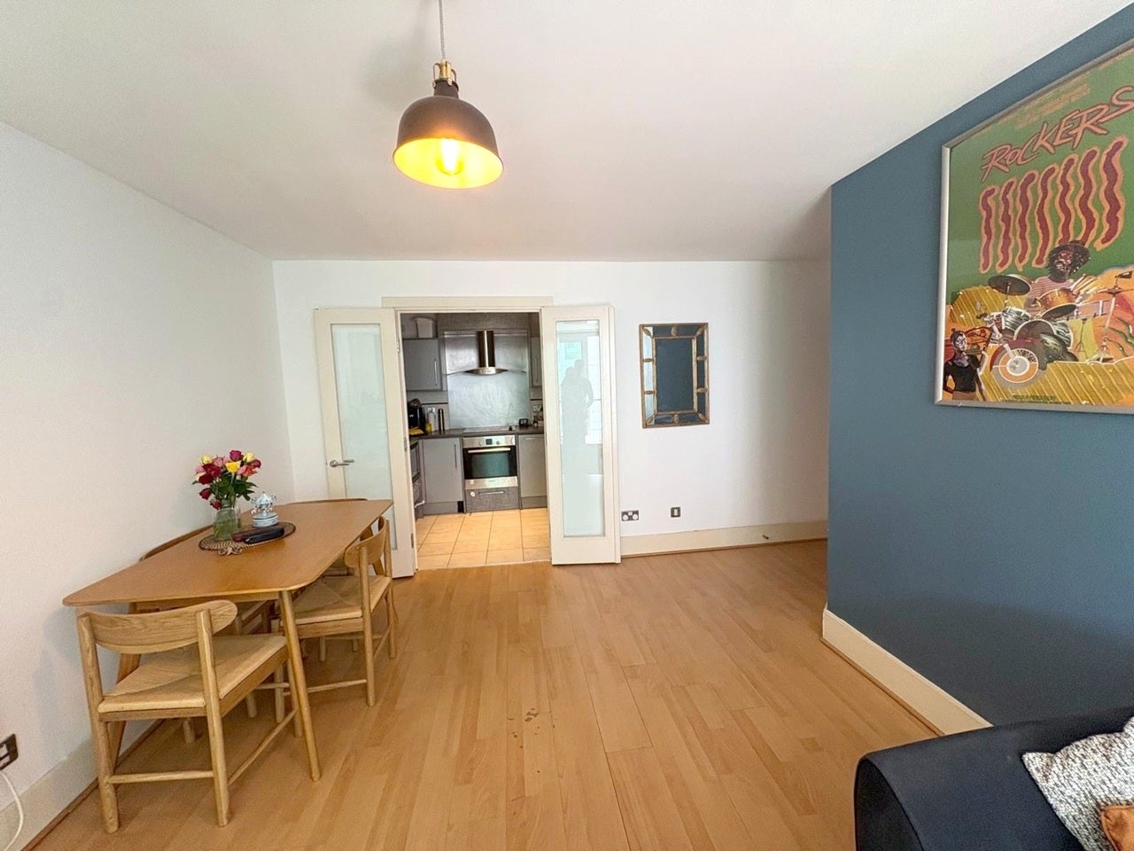 Flat Bridgefoot in Greater London