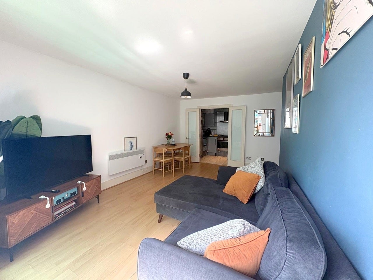 Flat Bridgefoot in Greater London