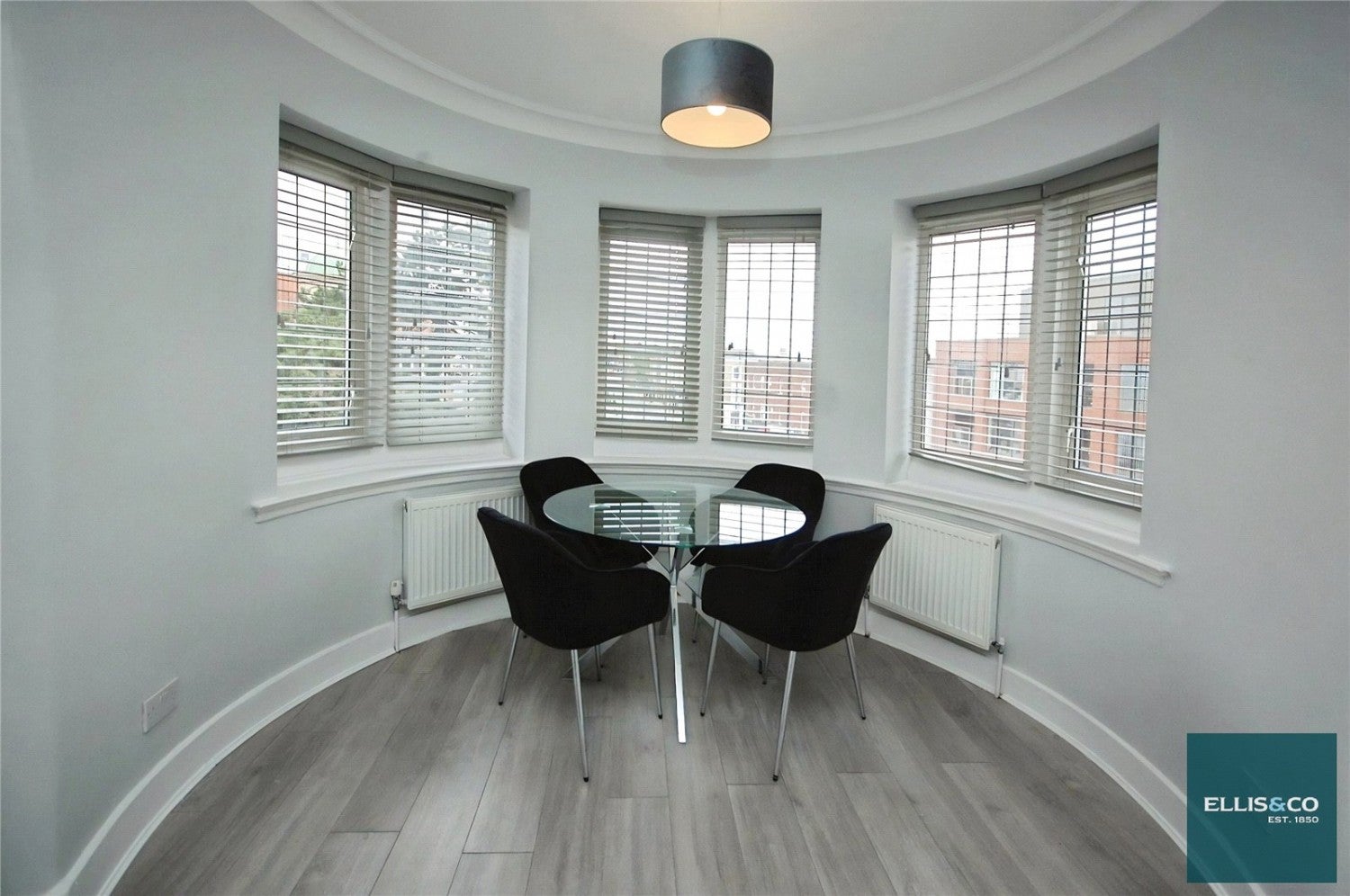 Flat Regent's Park Road in Greater London