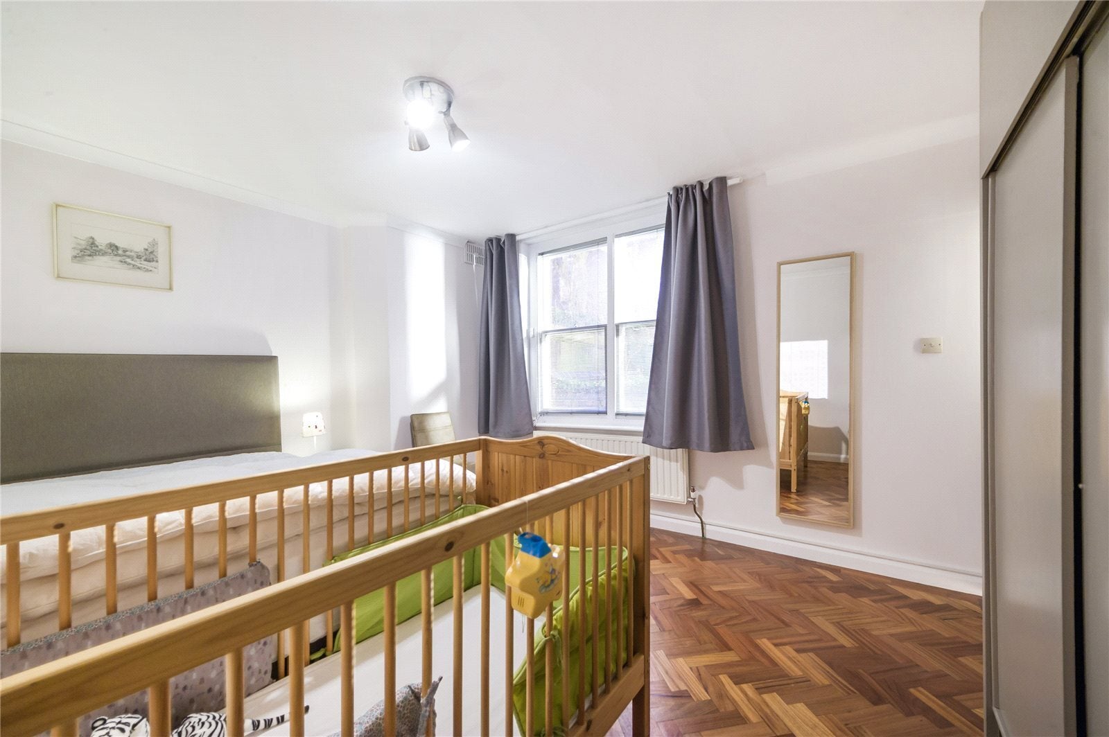 Flat Maresfield Gardens in Greater London