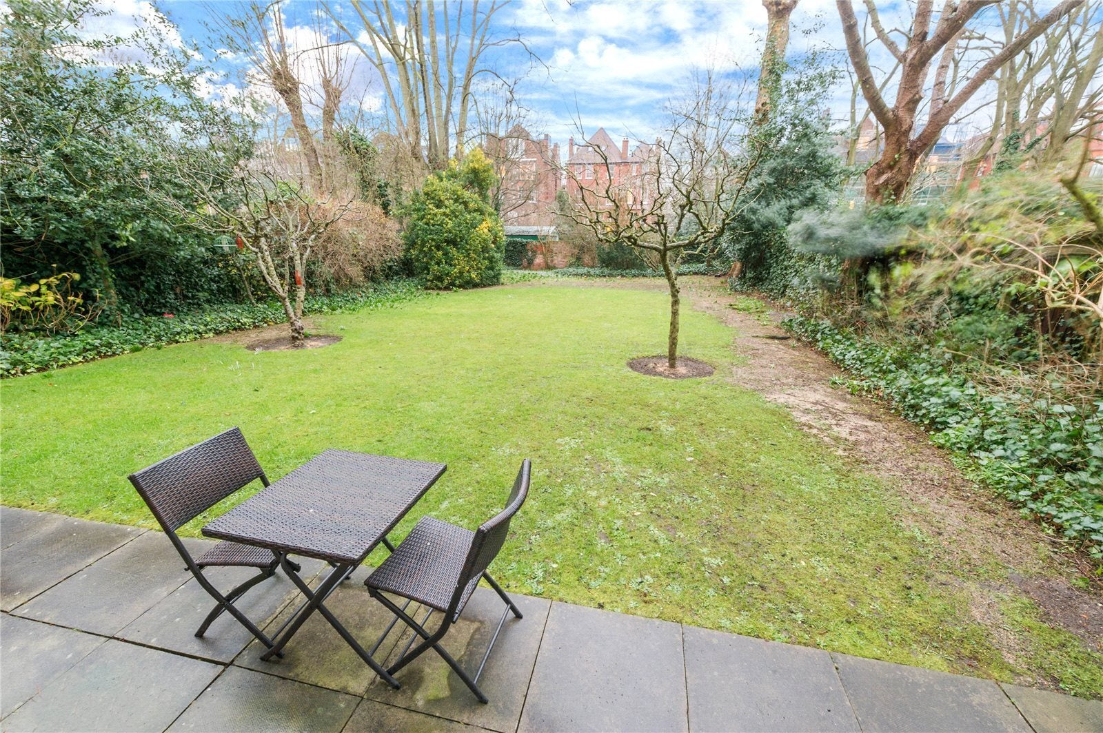 Flat Maresfield Gardens in Greater London
