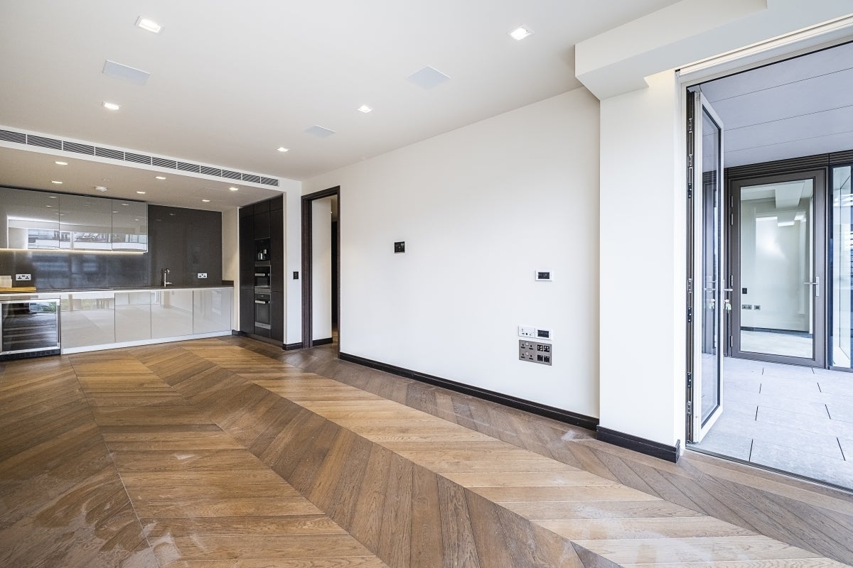 Flat Earls Way in Greater London