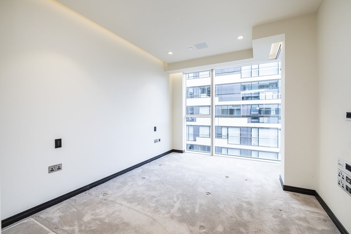 Flat Earls Way in Greater London