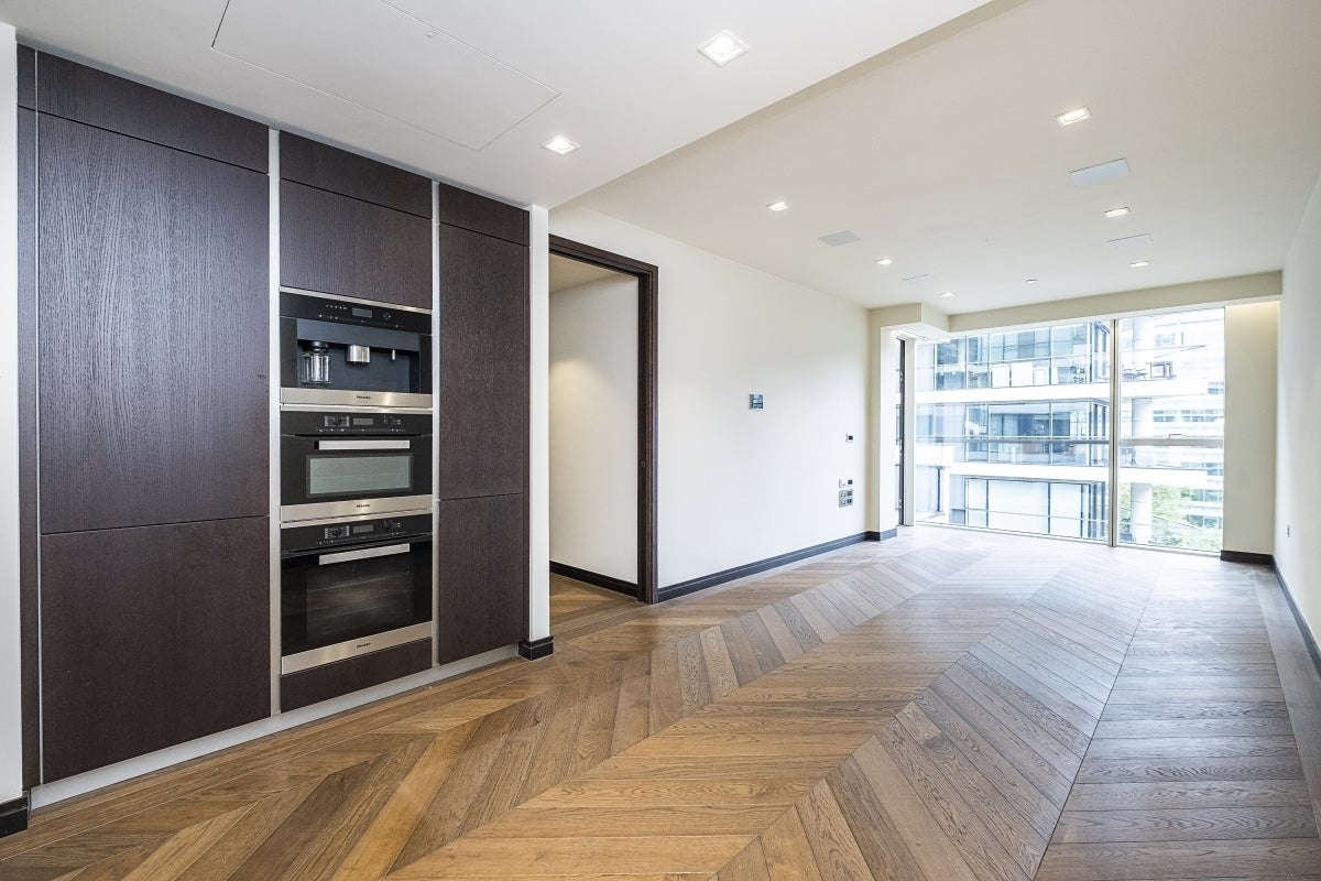 Flat Earls Way in Greater London