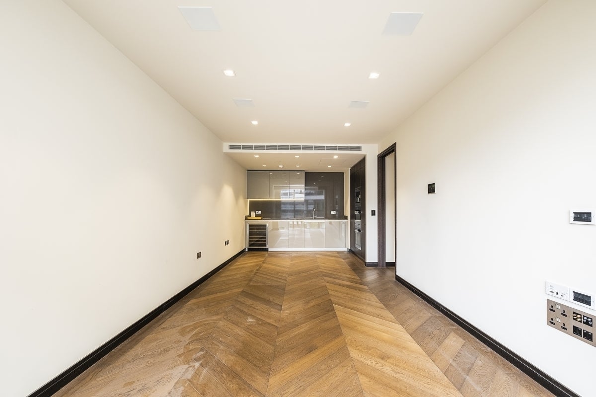 Flat Earls Way in Greater London