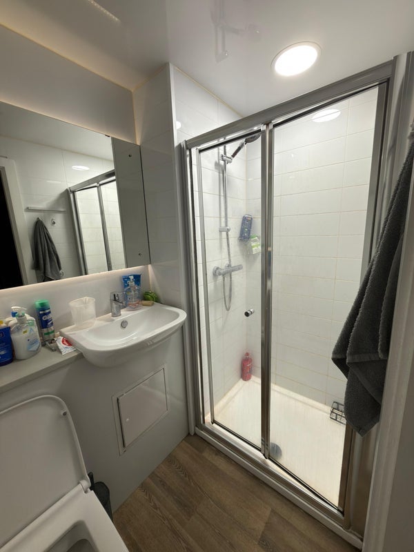 Room Moorland Avenue in Leeds