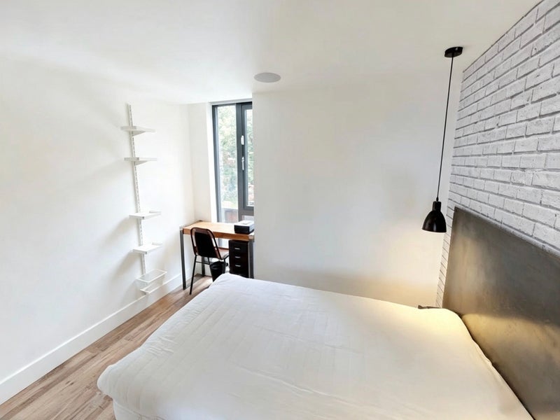 Room Moorland Avenue in Leeds