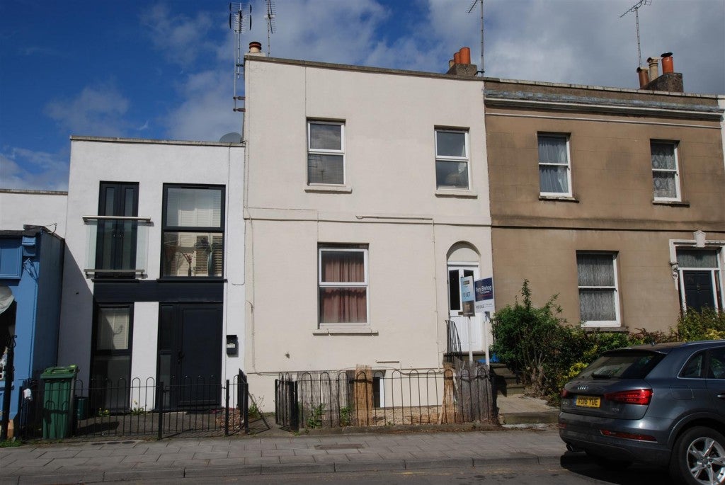Flat Bath Road in Cheltenham