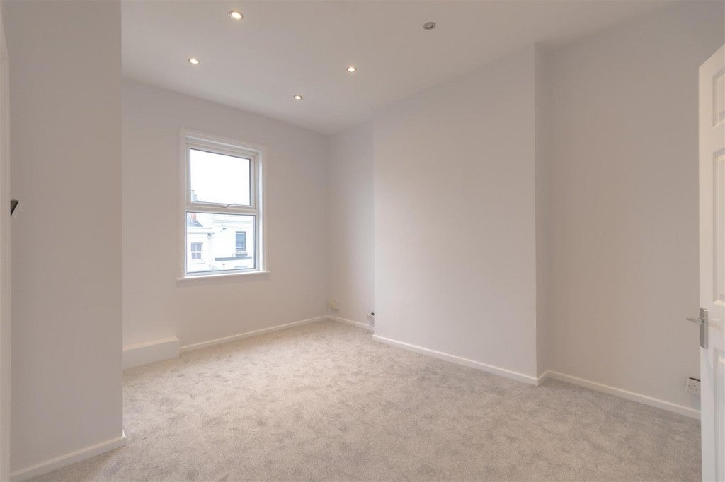 Flat Bath Road in Cheltenham