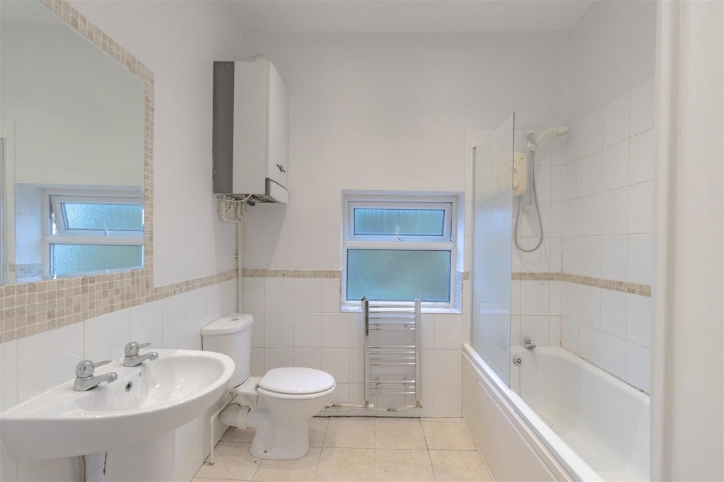 Flat Bath Road in Cheltenham