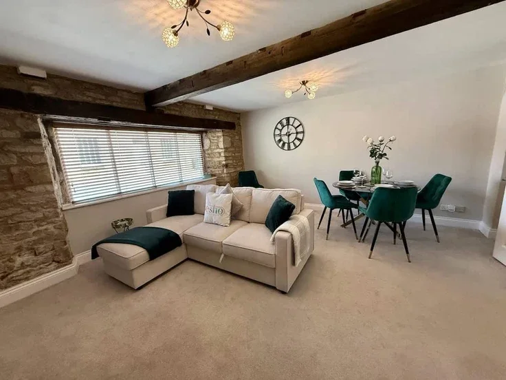 Flat Dollar Street in Cotswold District