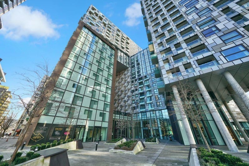 Room Lincoln Plaza in Greater London
