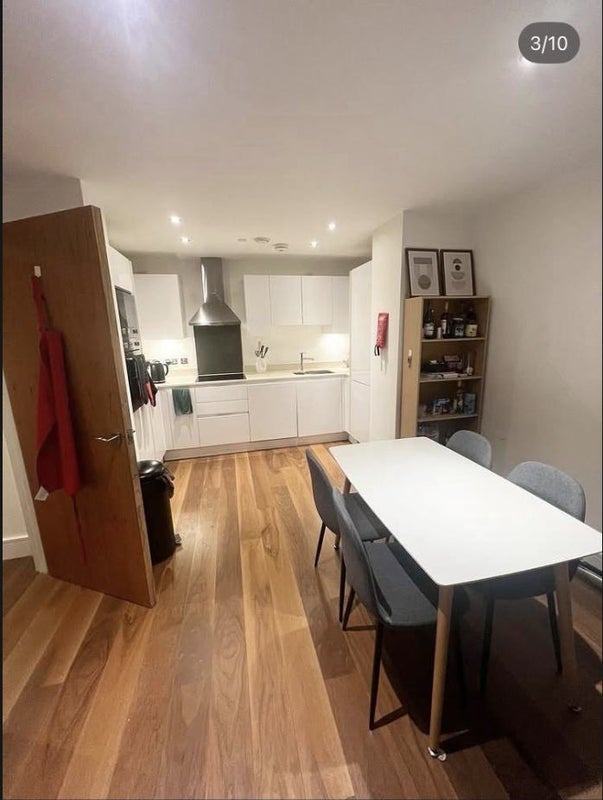 Room Lincoln Plaza in Greater London