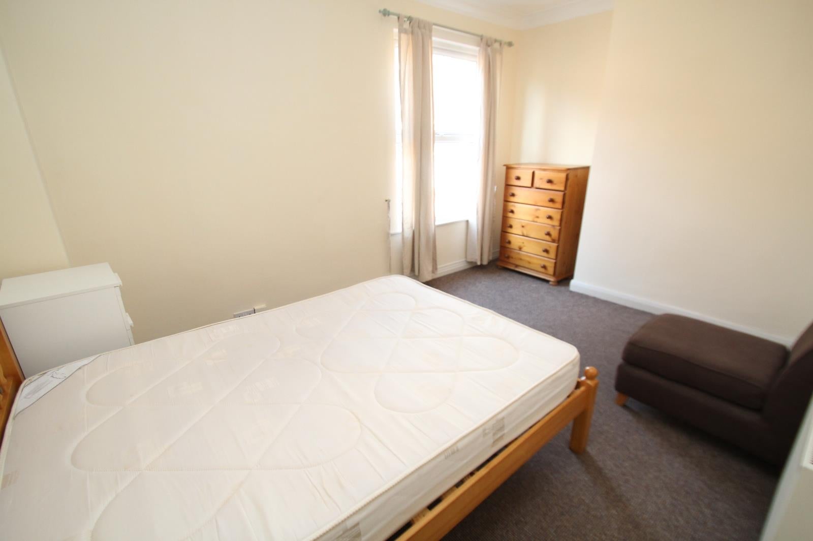 Room Hawthorn View in Leeds