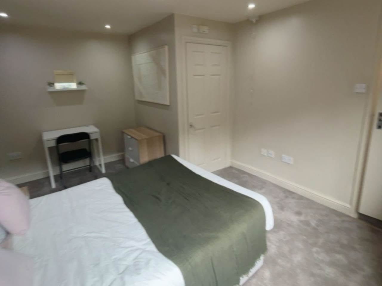 Room Haddon Avenue in Leeds
