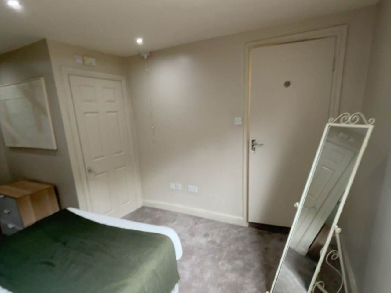 Room Haddon Avenue in Leeds
