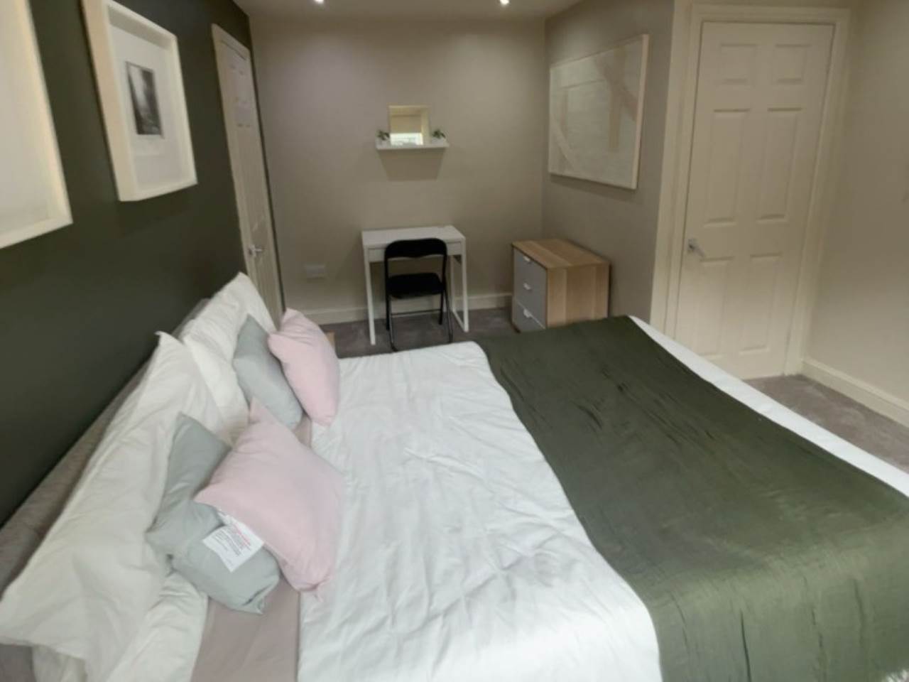 Room Haddon Avenue in Leeds