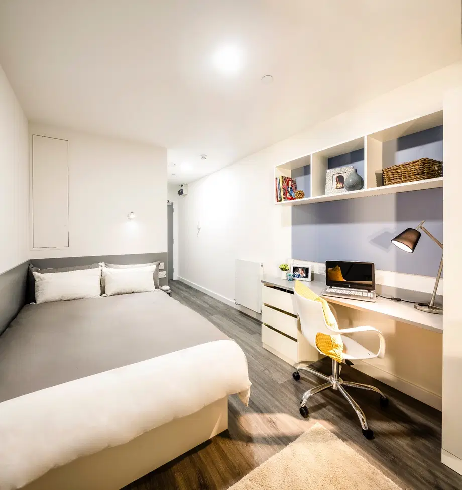 Flat Thurston Road in Greater London