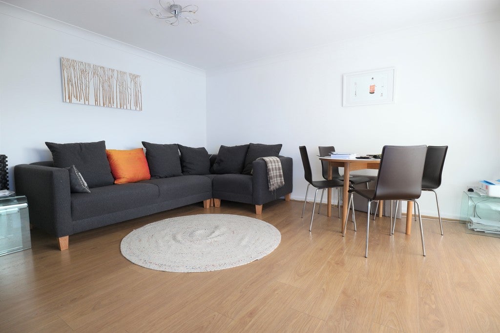 Flat The Strand in Roedean